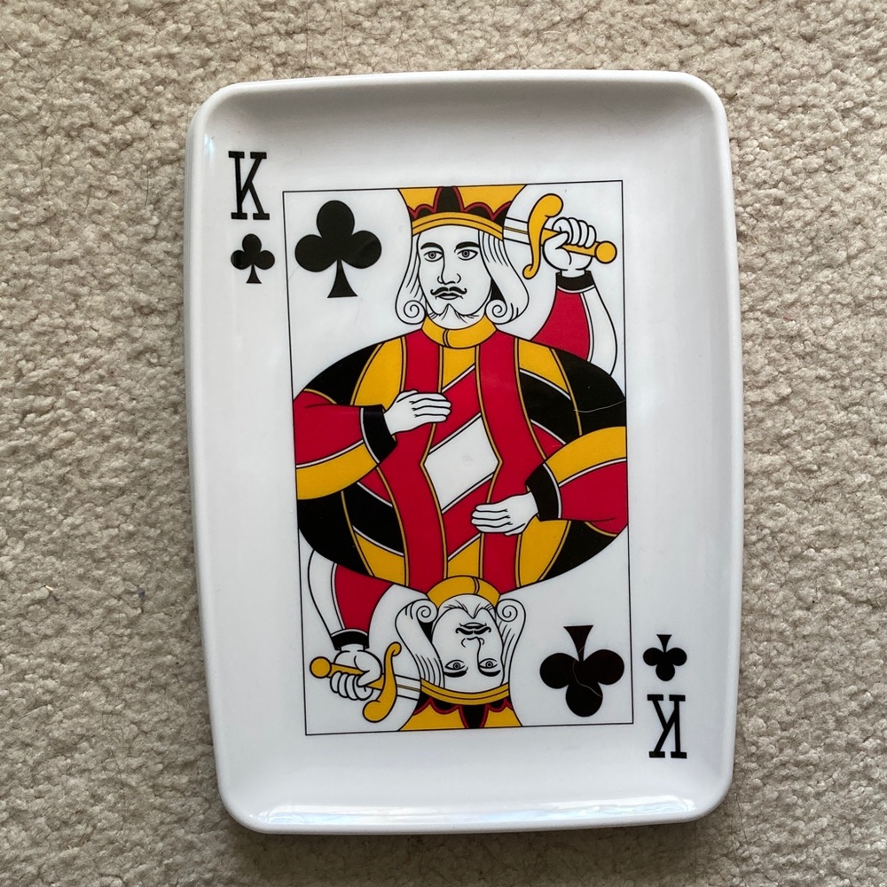 Set of 4 Plastic King of Clubs Plates